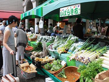 露天の朝市