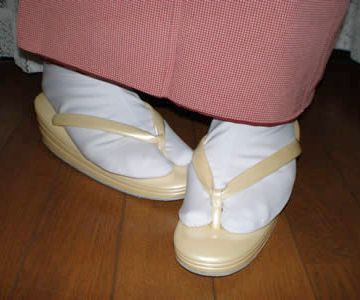 そう言えばさ、草履ってどうやって脱ぐの?