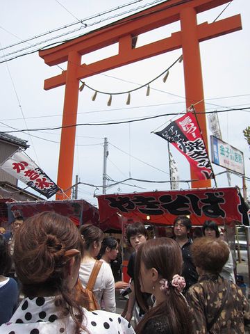 だから、蒲原神社の鳥居は、川に向かって立ってる