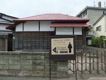 表に回れってさ