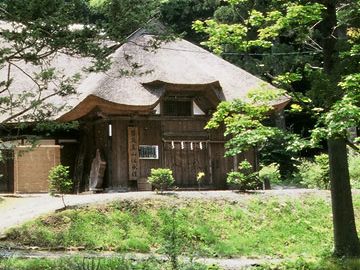 真山伝承館・外は秋の日がさんさんと降り注いでました