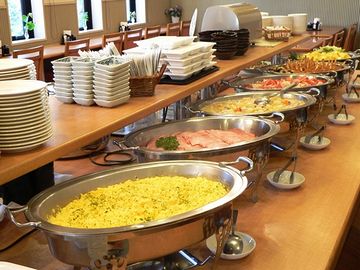 ホテルで朝食は済ませましたんで