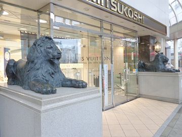 新潟の『三越』前にもライオン