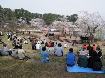 人のほうがずっとたくさんいます