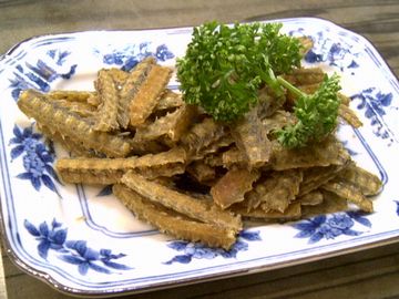 うなぎの骨の唐揚げ