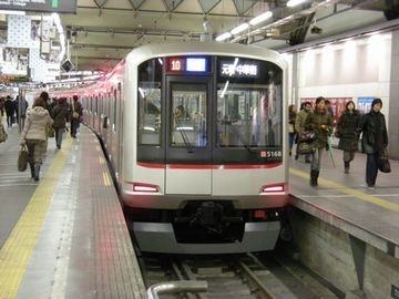 東急東横線。『渋谷駅』と『横浜駅』を結ぶ東急の路線。美人度が高いことでも有名。