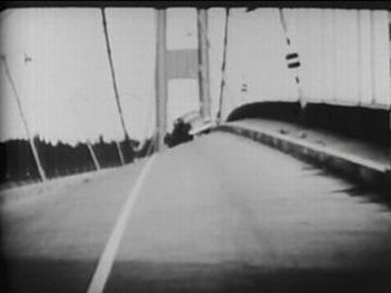 “Galloping Gertie(馬乗りガーティ)”とあだ名されました