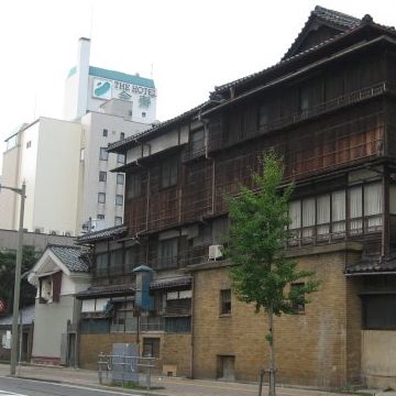 東堀通りから見た鍋茶屋