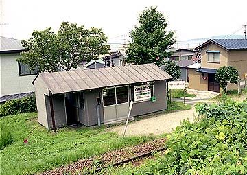 でも、駅舎は強烈