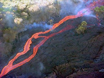 八岐のオロチは、火山噴火の溶岩流