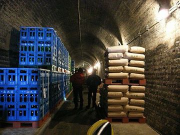 国鉄のトンネルを購入して、貯蔵庫にしちゃったんです