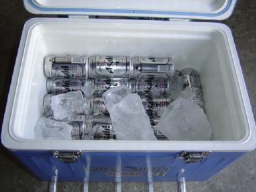 缶なら、氷を入れたクーラーボックスでいいでしょ