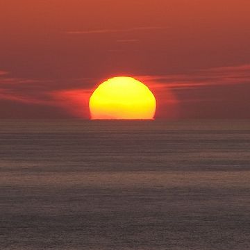 日本海タワー・佐渡に沈む夕日