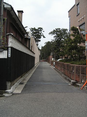 西大畑公園裏の通り