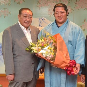 田中理事長と遠藤関。どちらも、怖いですね。