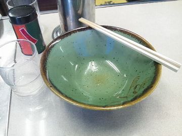 飯田橋『豊しま』。駅ではありませんが、立ち食いです。