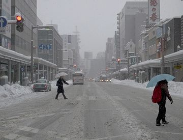 冬の新潟市街。暗い……。