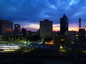 夜明け間近の『富山駅』(『富山地鉄ホテル』からの眺め)。新潟より都会かも。