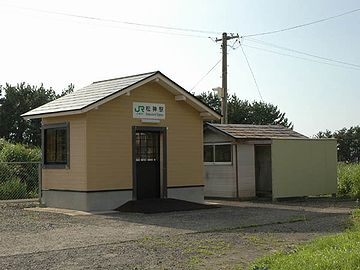 例によって、駅舎は強烈
