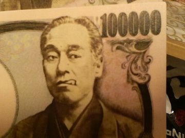 何でわたしの方を見ないんですか?