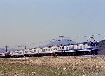 電化区間を走る『みやび』。デビューから1年も経たない、真新しい車両でした