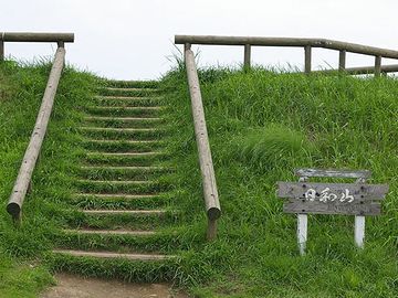 こちらは、仙台市にあった日和山。東日本大震災の津波により、山体が消失したそうです。