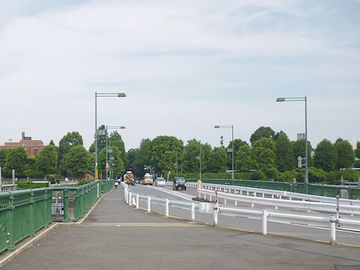 上野駅構内の線路を跨ぐ跨線橋