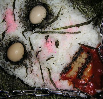たまたま見つけてしまった、お弁当画像です。開けたら仰け反るでしょうね。