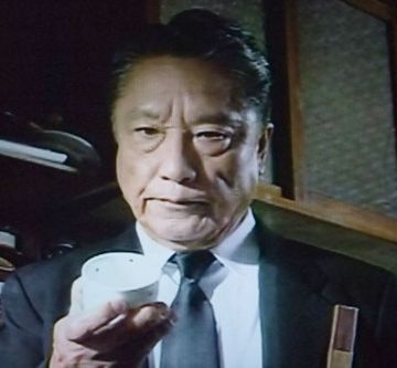 事件が起きると、自分の茶碗を割ります。犯人が割れるようにとのおまじない。