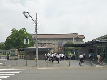 目指す建物に着きました