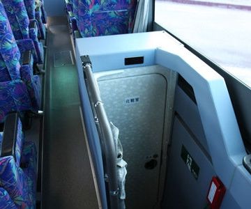 これはネットから拾った画像ですが、こういう下に降りるタイプのトイレでした