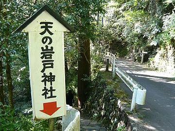 終わるまで、岩陰に隠れてようかとか……