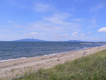 男鹿半島の付け根・平らな砂浜