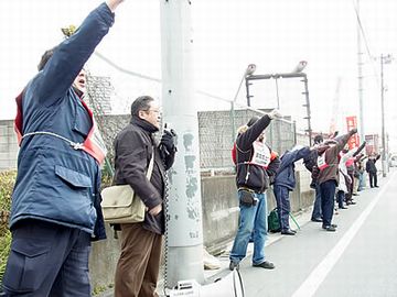拒否する職員もいるわよ