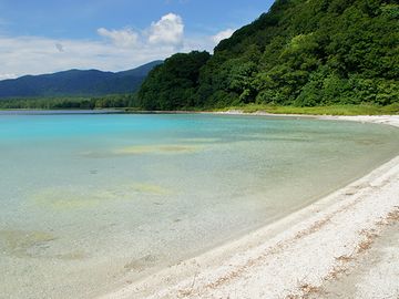 この白い砂浜を『極楽浜』と云う