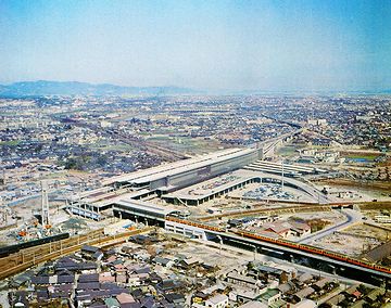 開業当時(1964年)の『新大阪駅』。今より未来的な感じがしますね。