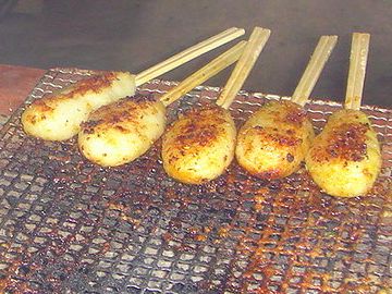 なまはげ館のとなり「道楽亭」五平餅の焼き方