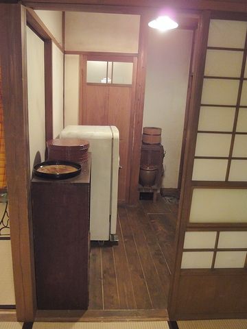 トイレの場所は、冷蔵庫の真ん前