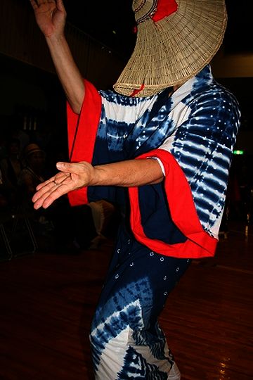 鳥追い笠の男踊り