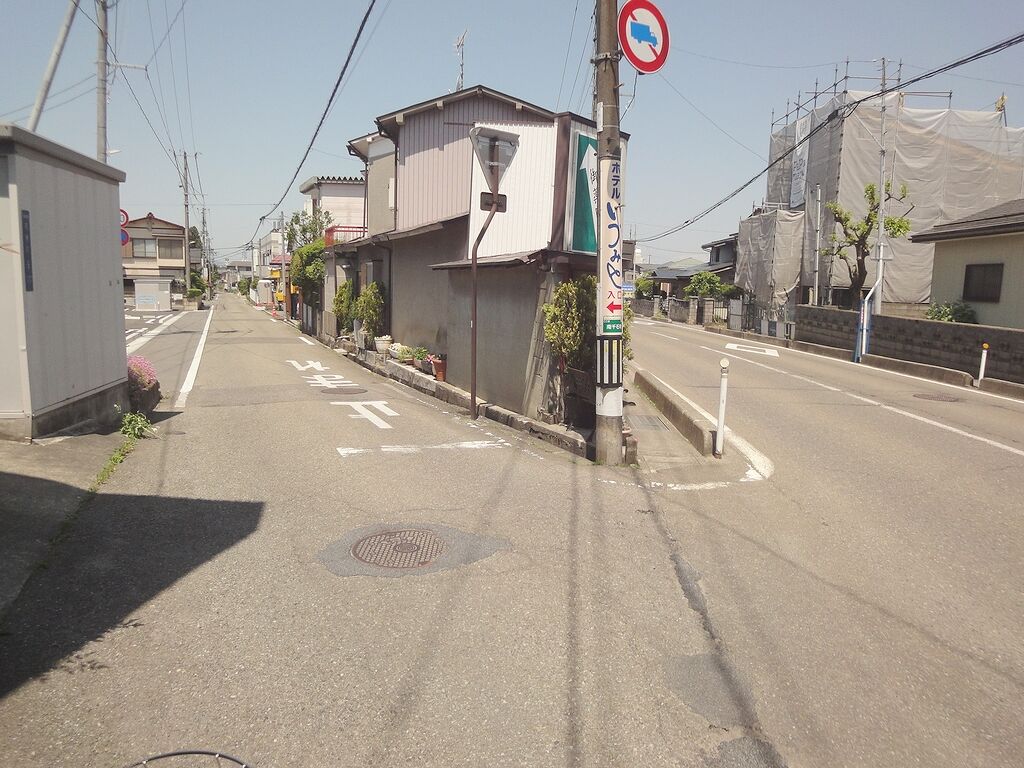 三角の家があった