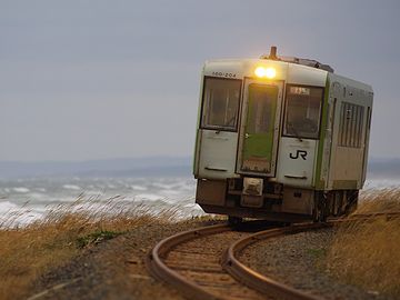 傾いてますよね