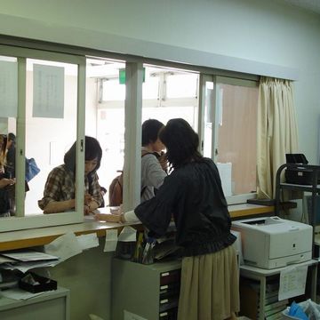 学校の教員室には、備え付けの用紙もあるはずじゃ