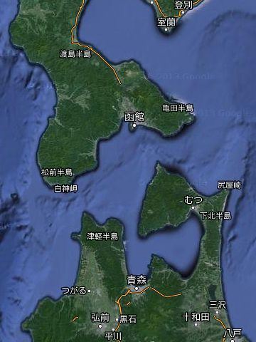 青森湾は、津軽半島と下北半島の奥に挟まれた奥にありますから……