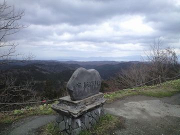 そこに景色のいい展望台があります