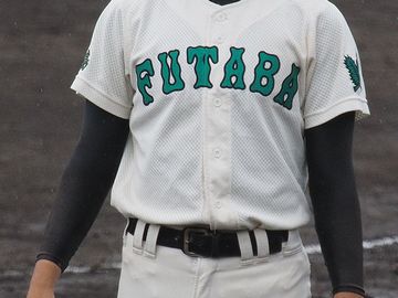 校名由来の緑の胸マーク