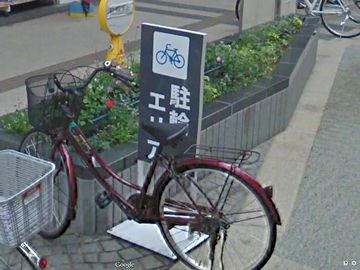 『駐輪エリア』となってるのに、置けないではないか!