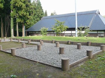 この山側に、種里城跡というのがあります