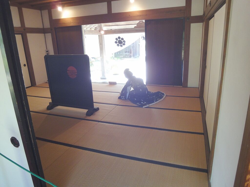 最初の式台玄関の裏っかわだね