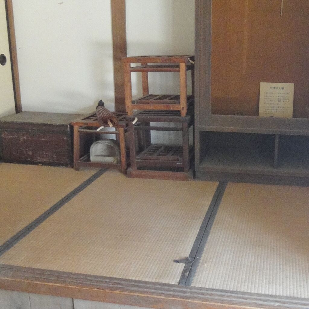 奥にあるのは、一人用のコタツっぽいな