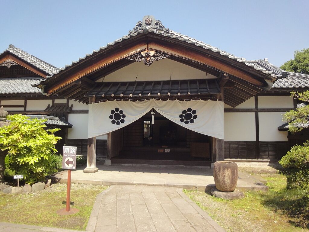 会津藩の家老屋敷ともなると、立派な玄関じゃな